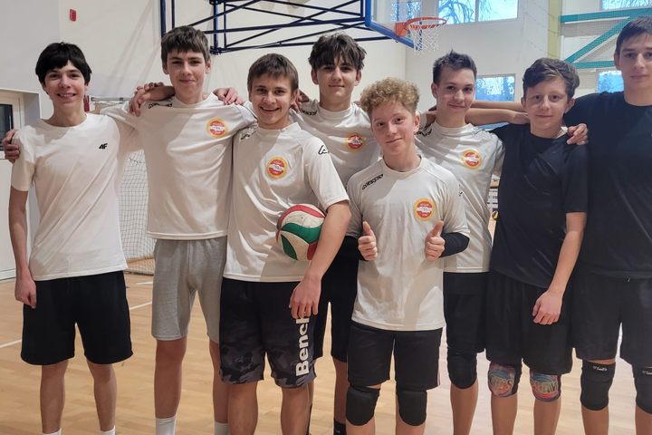🏆🏐 LEPOJAMIES AR MŪSU VOLEJBOLA KOMANDAS PANĀKUMIEM!