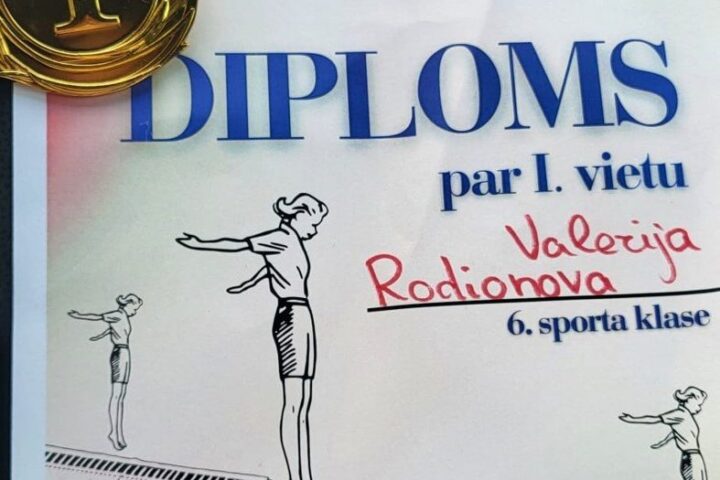 Valērija Rodionova (7.b klase) izcīna 1. vietu čempionātā lēkšanā uz batuta!