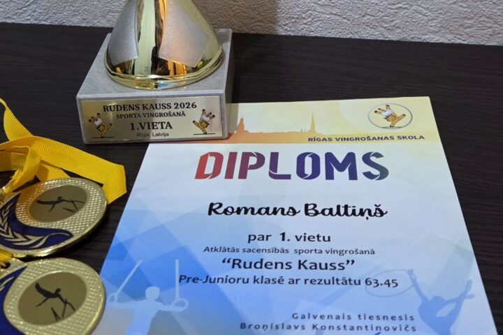 Romans Baltiņš (8.b klase) izcīna 1. vietu sacensībās “Rudens kauss”!